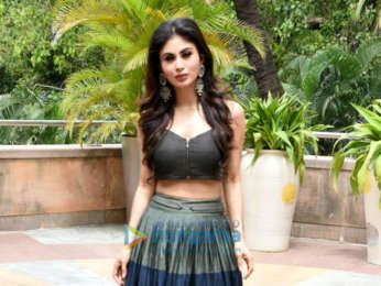 Akshay Kumar and Mouni Roy snapped promoting Gold