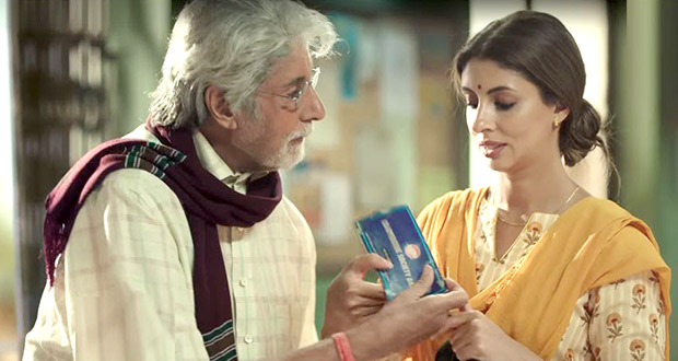 Amitabh Bachchan and Shweta Bachchan Nanda's reel life father-daughter act is winning hearts (watch video)
