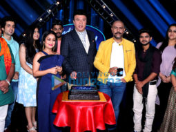 Anu Malik, Vishal Dadlani and Neha Kakkar snapped along with the contestants on the sets of Indian Idol