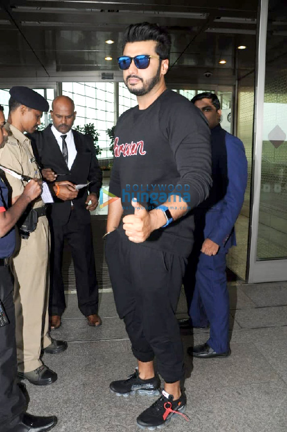 arjun kapoor parineeti chopra and sulaiman merchant snapped at the airport 4