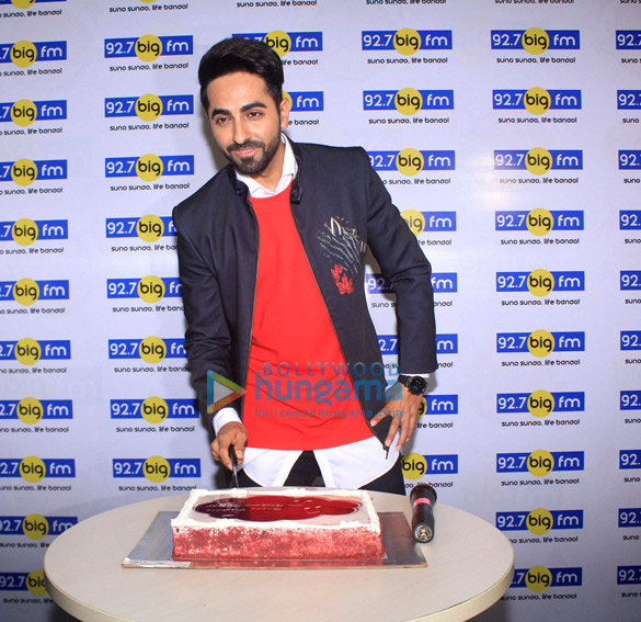 ayushmann khurrana snapped visiting the 92 7 big fm office 2