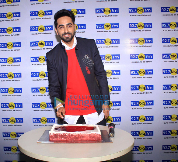 ayushmann khurrana snapped visiting the 92 7 big fm office 3