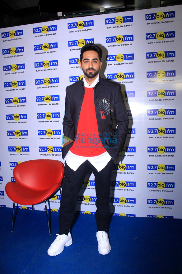 ayushmann khurrana snapped visiting the 92 7 big fm office 6