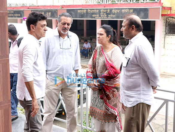 celebs attend rita bhaduris funeral 2