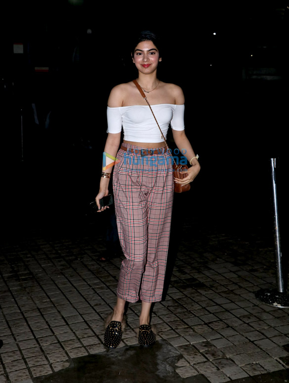 celebs grace the special screening of dhadak 19