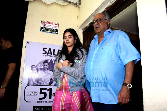celebs grace the special screening of dhadak 7