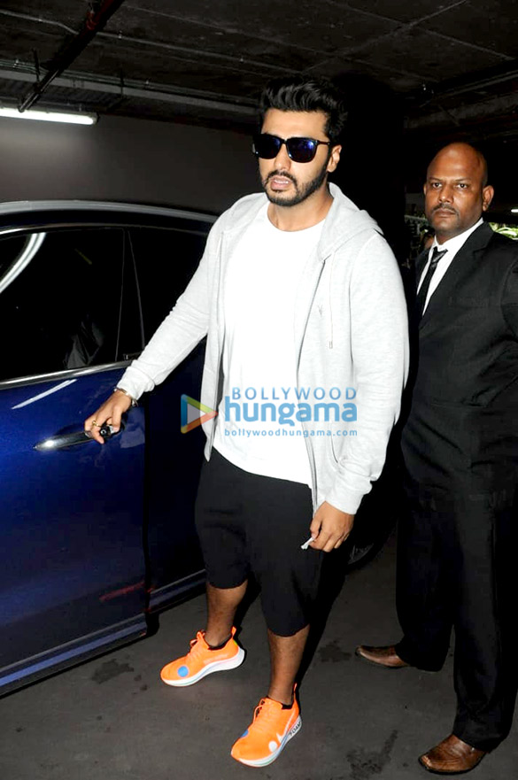deepika padukone katrina kaif and arjun kapoor snapped at the airport 5