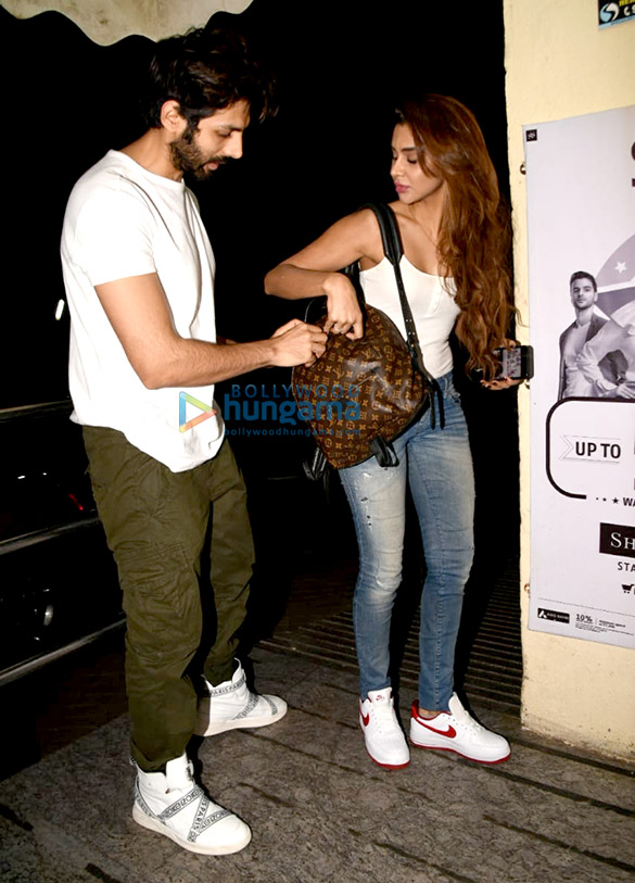 Ekta Kapoor and Kartik Aaryan snapped in Juhu Ekta Kapoor and Kartik Aaryan snapped in Juhu