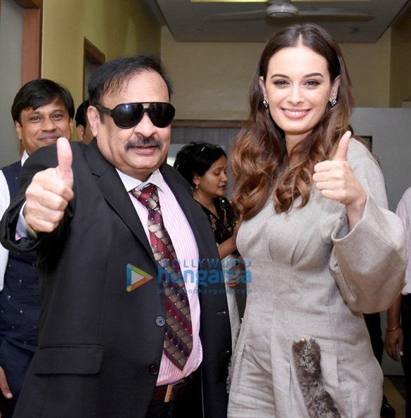 evelyn sharma launches country clubs millionaire card 1