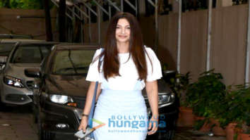 Gauahar Khan snapped in Juhu