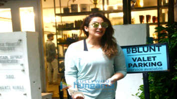 Huma Qureshi snapped at BBlunt salon