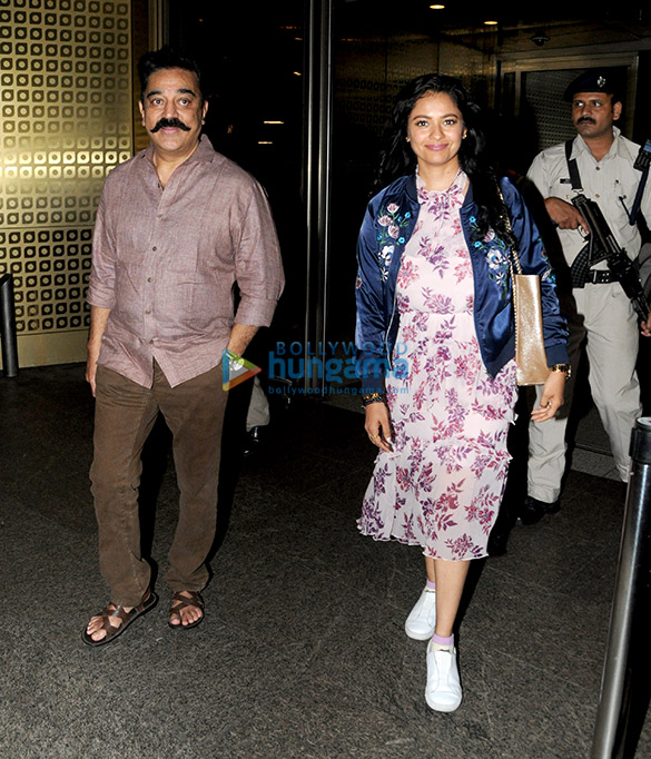 ishaan khatter janhvi kapoor and others snapped at the airport 1