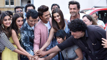 It’s a wrap for Housefull 4 team! Akshay Kumar, Kriti Sanon, Bobby Deol and others complete first schedule in London