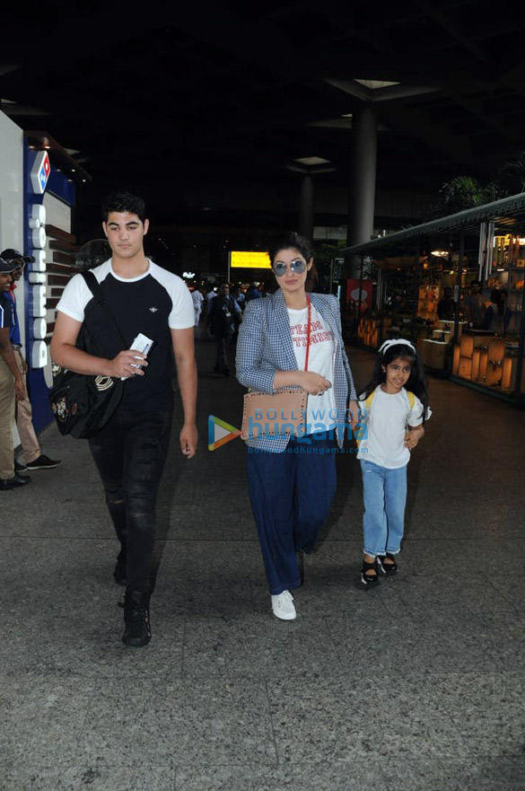 janhvi kapoor priyanka chopra and others snapped at the airport4 1