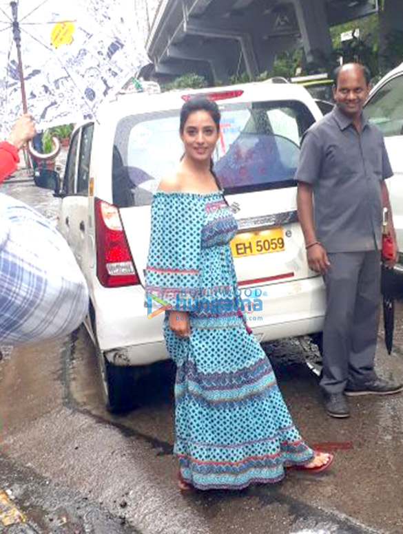 jimmy sheirgill and mahi gill snapped at 98 3 fm radio mirchi office in lower parel 1