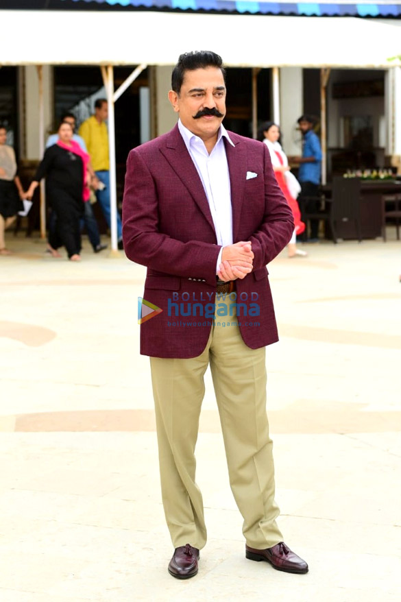 kamal haasan and pooja kumar snapped doing media interviews for vishwaroop 2 005 2