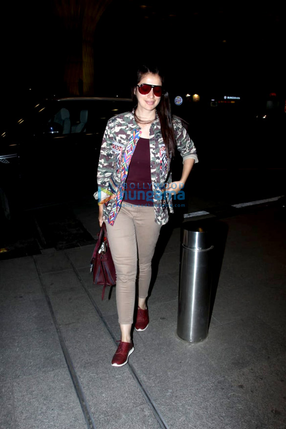 kangana ranaut and laxmi rai snapped at the airport last night 4
