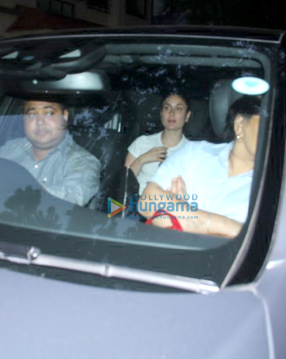 Kareena Kapoor Khan, Malaika Arora and others snapped at Karan Johar’s house Kareena Kapoor Khan, Malaika Arora and others snapped at Karan Johar’s house