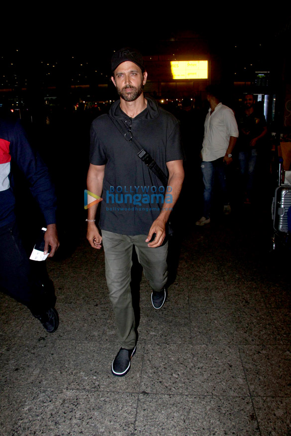 kareena kapoor khan shraddha kapoor and others snapped at the airport last night 3
