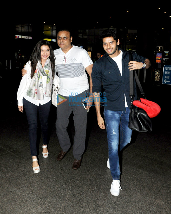 kareena kapoor khan and huma qureshi snapped at the airport 14