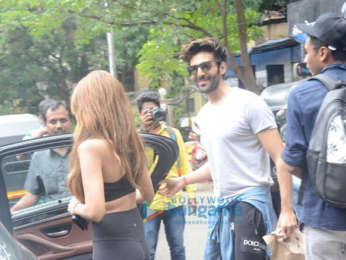 Kartik Aaryan spotted with girlfriend Dimple Sharma at Bandra