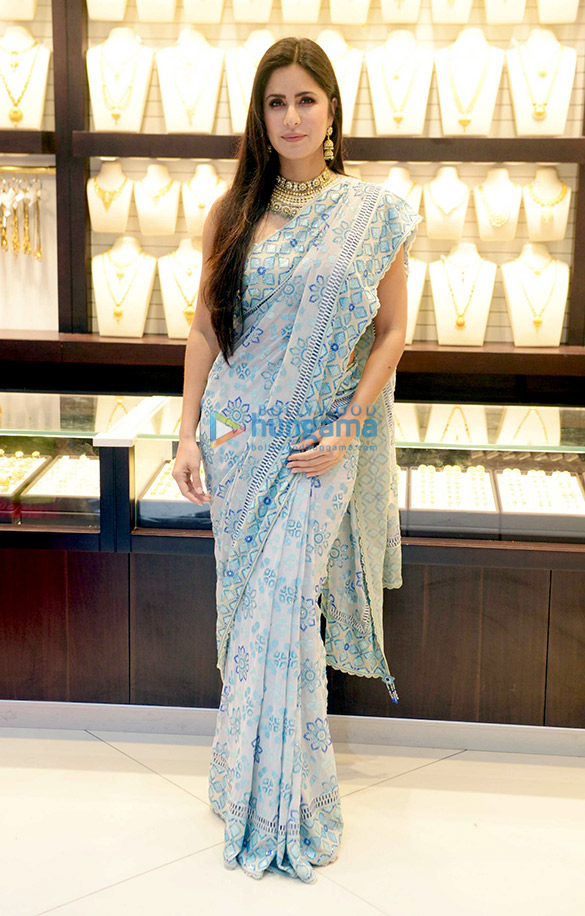 katrina kaif graces the opening of kalyan jewellers new showroom in delhi 1