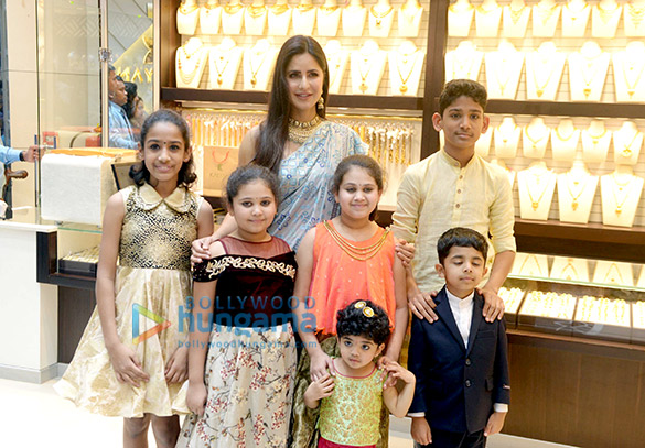 katrina kaif graces the opening of kalyan jewellers new showroom in delhi 3