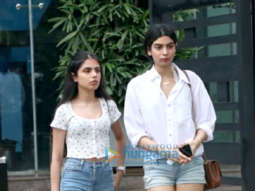 Khushi Kapoor snapped with a friend for lunch at BKC Khushi Kapoor snapped with a friend for lunch at BKC