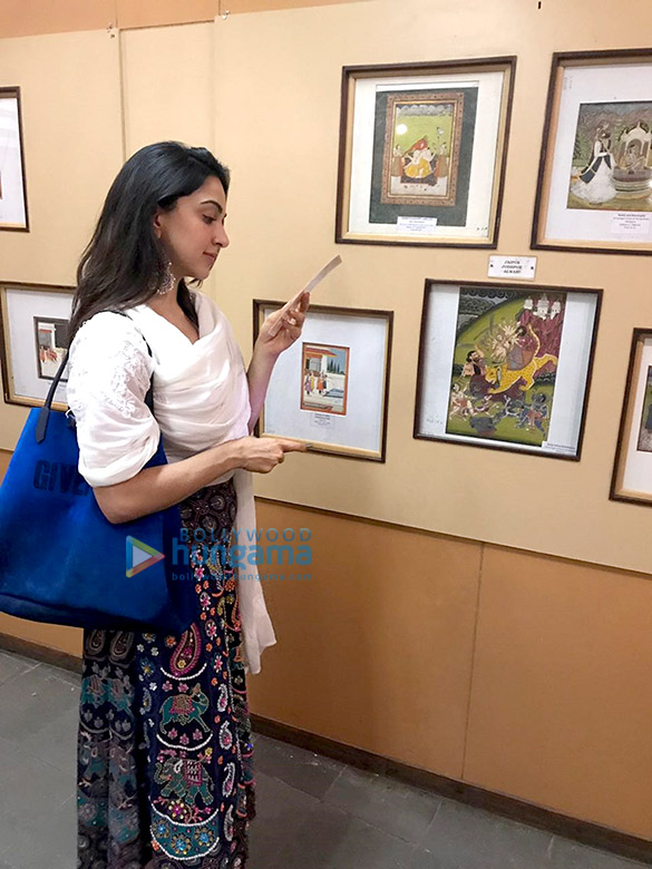 Kiara Advani snapped shopping in Hyderabad Kiara Advani snapped shopping in Hyderabad