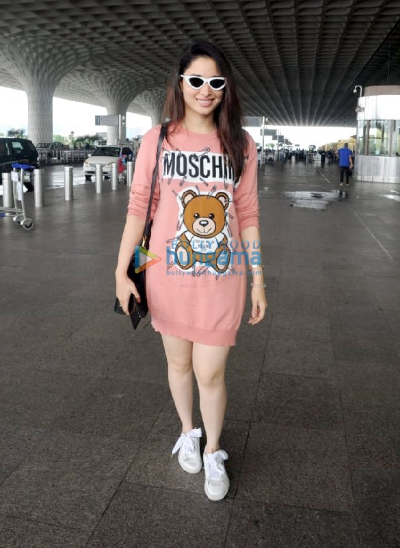 kriti sanon sophie choudry and others snapped at the airport 1
