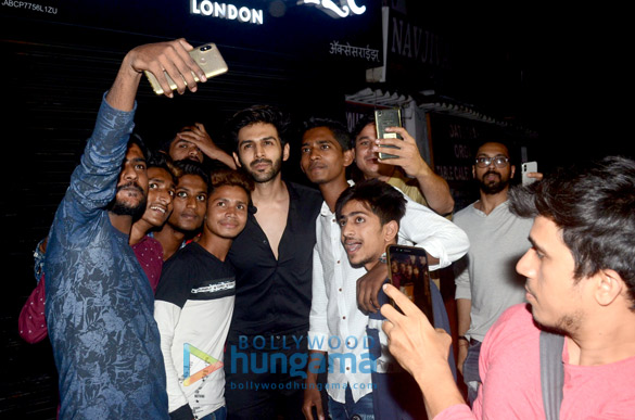 kriti sanon varun sharma and others spotted at bastian in bandra 2