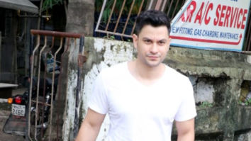 Kunal Khemu snapped at Kromakay salon in Juhu