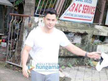 Kunal Khemu snapped at Kromakay salon in Juhu