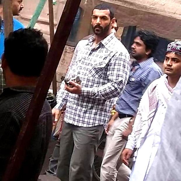 LEAKED! Here's a glimpse of new avatar of JOHN ABRAHAM while shooting on the streets of Junagarh for Romeo Walter Akbar