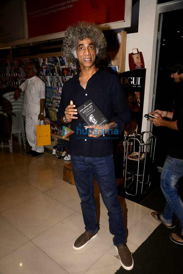 mahesh bhatt ashutosh gowariker and others at saeed akhtar mirzas book launch memory in the age of amnesia 6