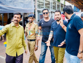 Mika Singh and Ranjha Vikram Singh snapped at Siddhivinayak temple