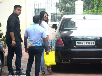 Priyanka Chopra snapped at Farhan Akhtar's residence at Pali Hill, Bandra