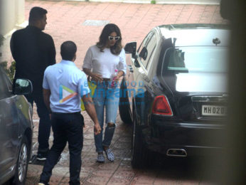 Priyanka Chopra snapped at Farhan Akhtar's residence at Pali Hill, Bandra
