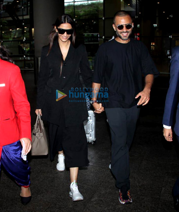 ranveer singh sonam kapoor ahuja and others snapped at the airport 2