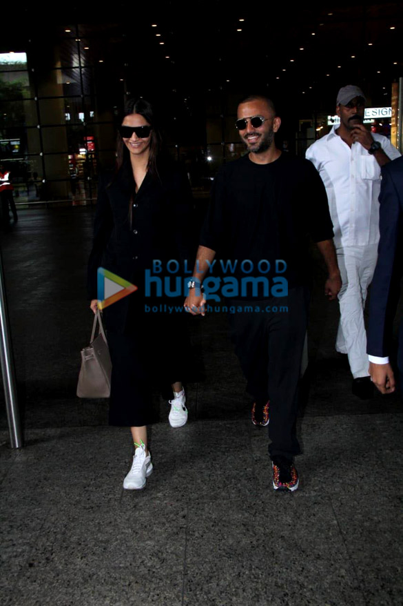 ranveer singh sonam kapoor ahuja and others snapped at the airport 4