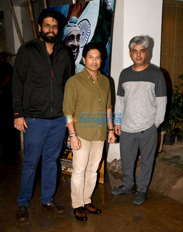 Sachin Tendulkar and Fatima Sana Shaikh snapped attending the screening of ‘Soorma’ Sachin Tendulkar and Fatima Sana Shaikh snapped attending the screening of ‘Soorma’