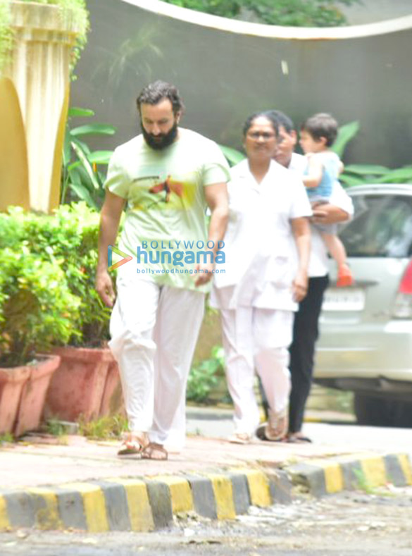 saif ali khan and taimur ali khan snapped near their house in bandra 2