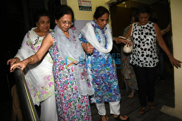 salma khan and helen snapped in juhu 4