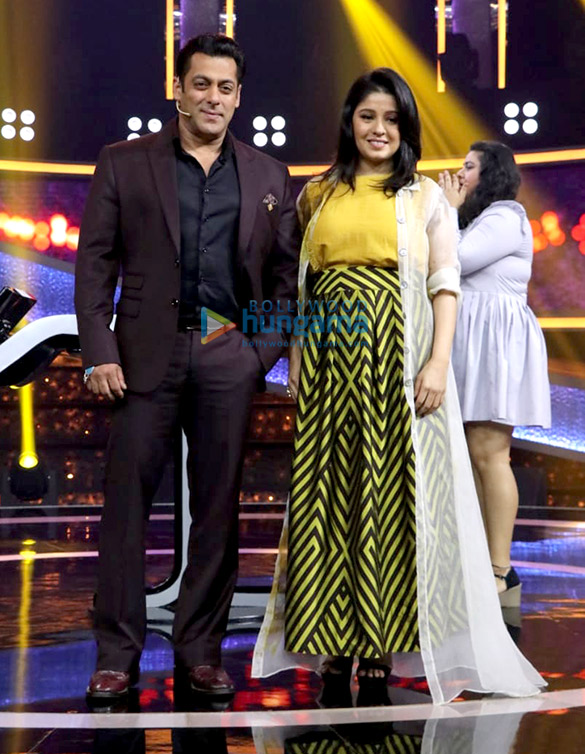 salman khan and anil kapoor snapped on the sets of 10 ka dum 3