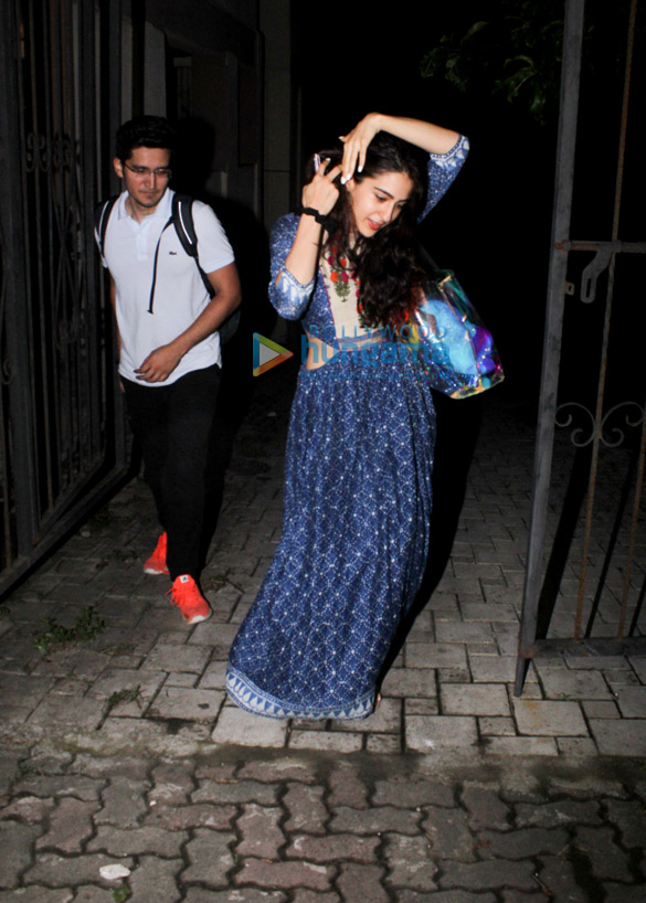 sara ali khan snapped after yoga class in bandra 2 2