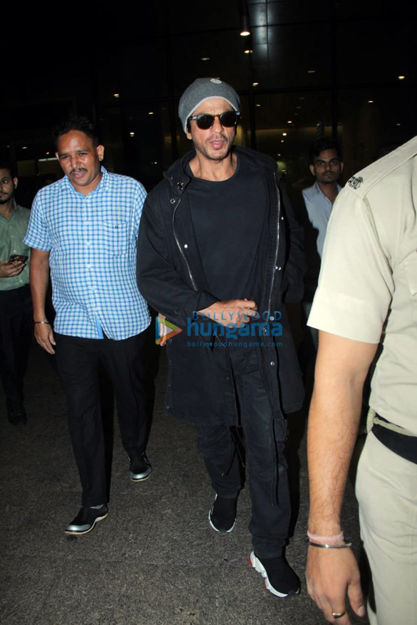 Shah Rukh Khan, Pooja Hegde, Shamita Shetty and others snapped at the airport Shah Rukh Khan, Pooja Hegde, Shamita Shetty and others snapped at the airport