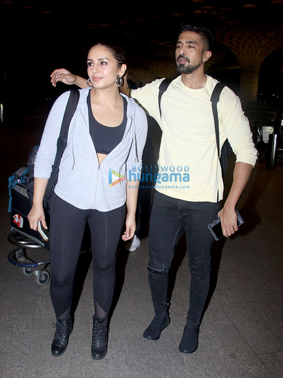 shah rukh khan ranveer singh arjun kapoor and others snapped at the airport 1 2