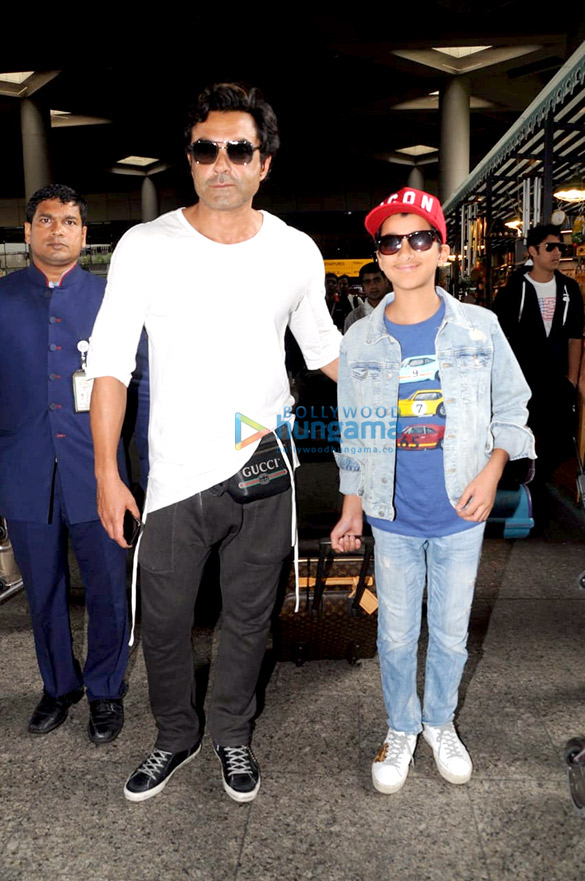 shah rukh khan ranveer singh arjun kapoor and others snapped at the airport5 1