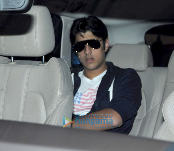 shah rukh khan ranveer singh arjun kapoor and others snapped at the airport5 3