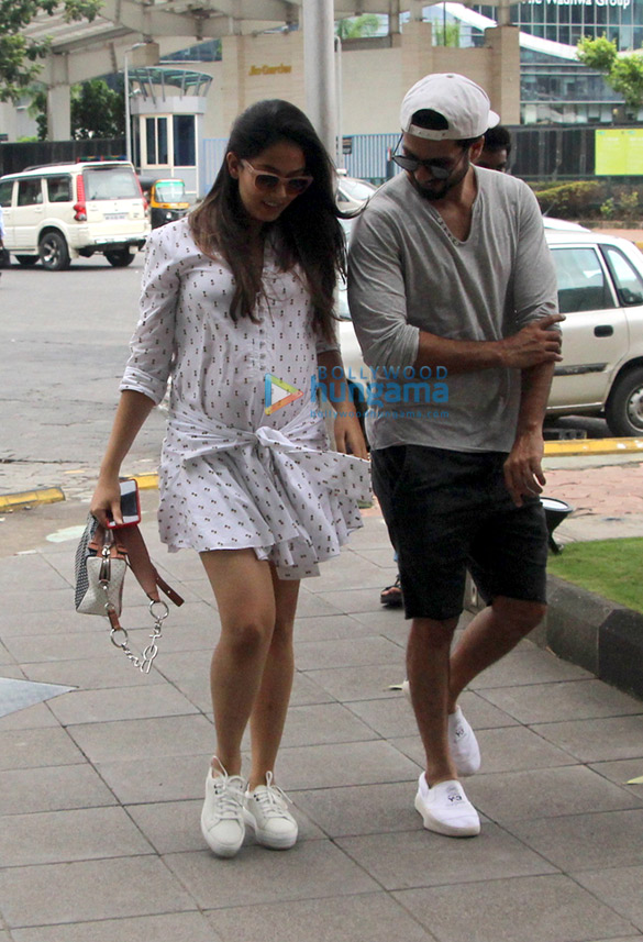 shahid kapoor and mira rajput spotted at yauacha in bkc 5